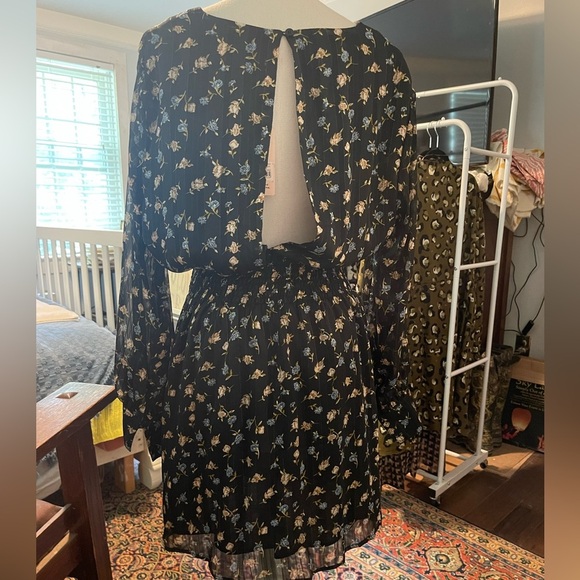 NWT Missguided Plus Mini Dress with Shirred Waist in Black Floral - Picture 7 of 12